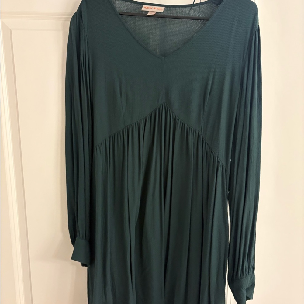 Green V-Neck Long Sleeve Dress